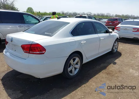 2012 Volkswagen Passat 2.5L Se z USA, uszkodzony, nr VIN 1VWBP7A34CC012643